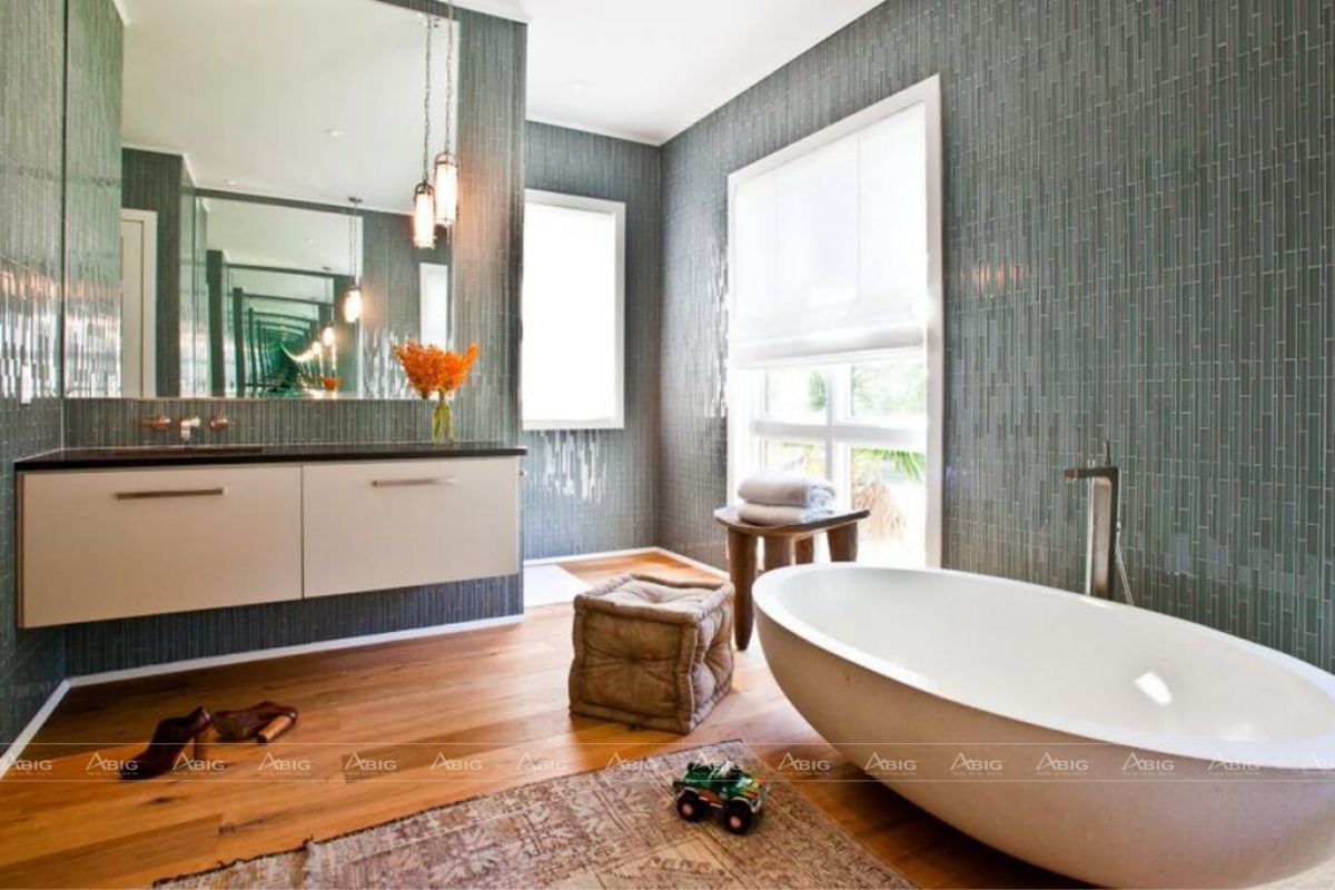 Phòng tắm rộng rãi kết hợp với các yếu tố kiến trúc hiện đại