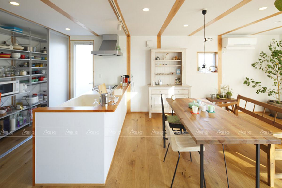 Phòng bếp dùng nội thất tối giản Nhật Bản đẹp mắt, sạch sẽ, gọn gàng