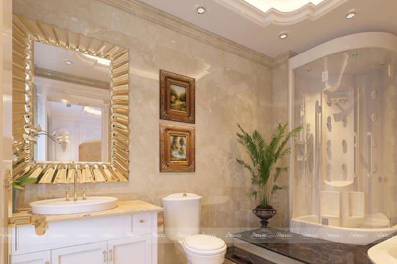 tông màu trắng vàng được sử dụng xuyên suốt giúp phòng tắm trở nên lung linh tráng lệ