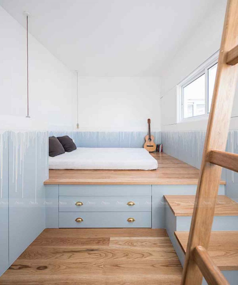 Phòng ngủ nhỏ gọn cùng thiết kế hộc tủ tiện lợi trên tầng