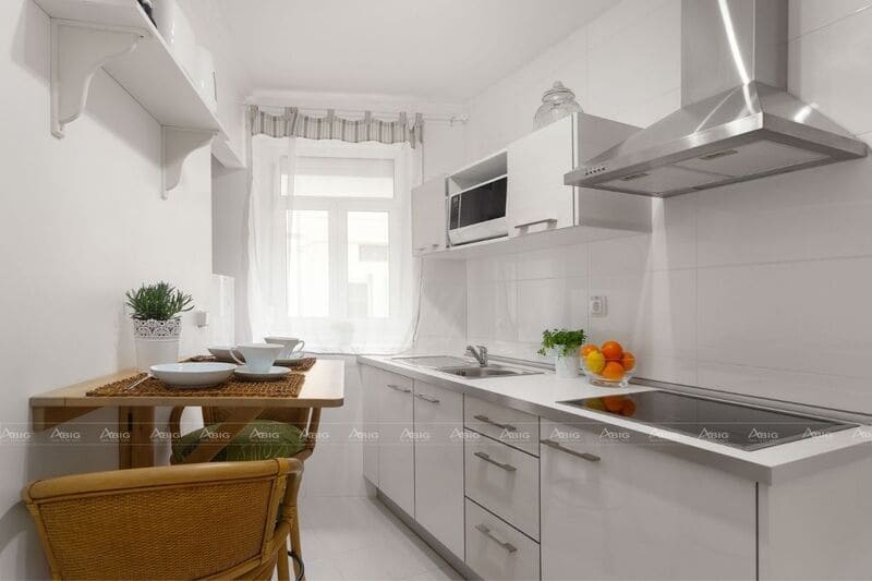 thiết kế bếp chung cư nhỏ gọn đầy đủ công năng