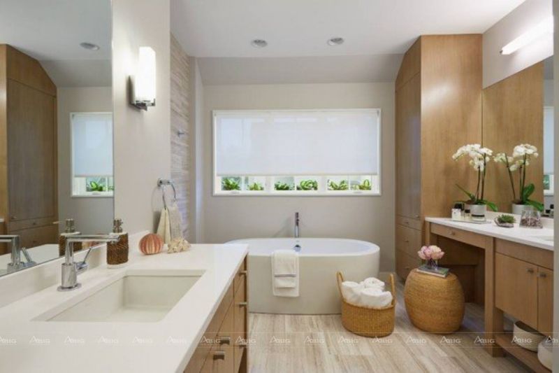 Phòng tắm sử dụng chất liệu gỗ nhằm hạn chế trơn trượt