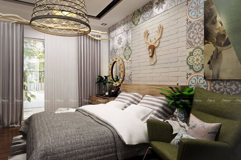 Phòng ngủ được trang trí thêm bởi cây xanh và tranh ảnh khiến căn phòng trở nên thú vị hơn