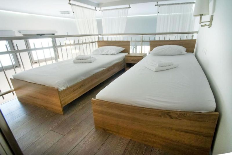 2 giường ngủ đơn tầng trên