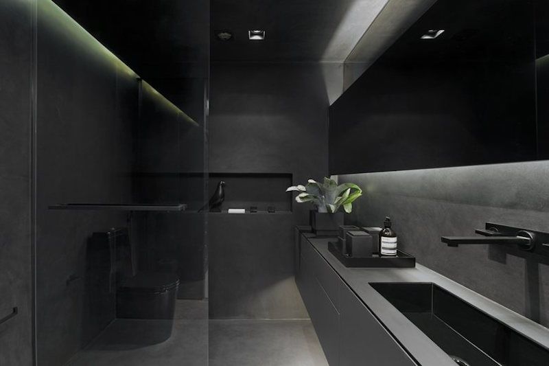Phòng tắm đen tuyền bí ẩn, sạch sẽ và sang trọng