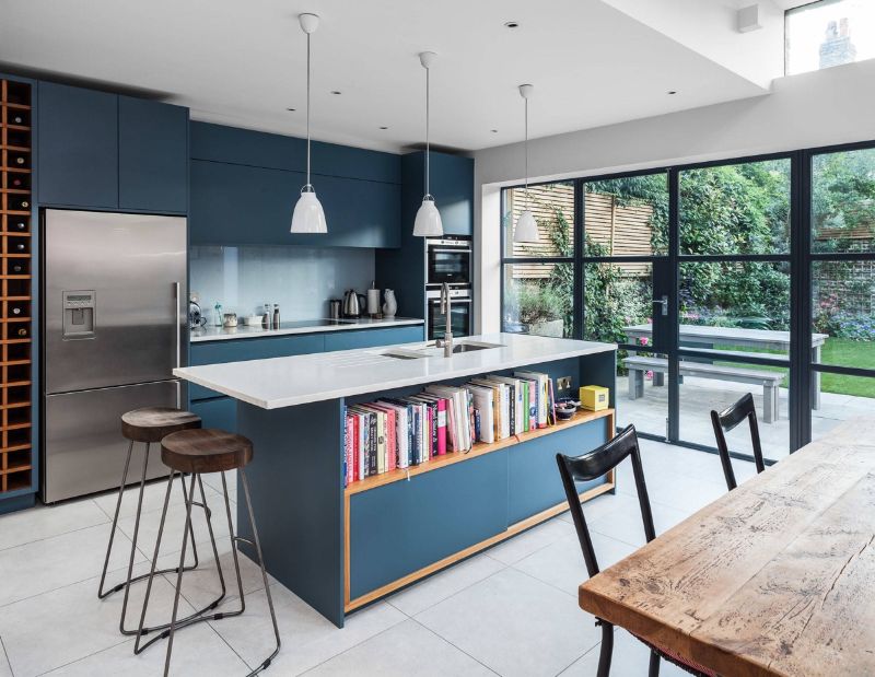 Thiết kế nội thất nhà bếp màu xanh dương sang trọng